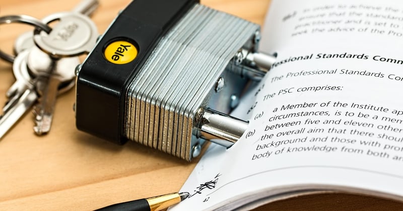 Locataire en surendettement : ce que la procédure change pour le propriétaire