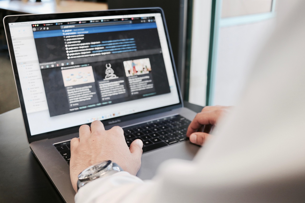 Inbound ou outbound marketing : comment choisir la strat&eacute;gie adapt&eacute;e &agrave; votre entreprise en 2025 ?